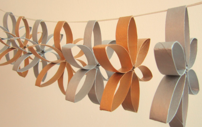 Toilet-Roll-Tubes-Hanging-Decoration