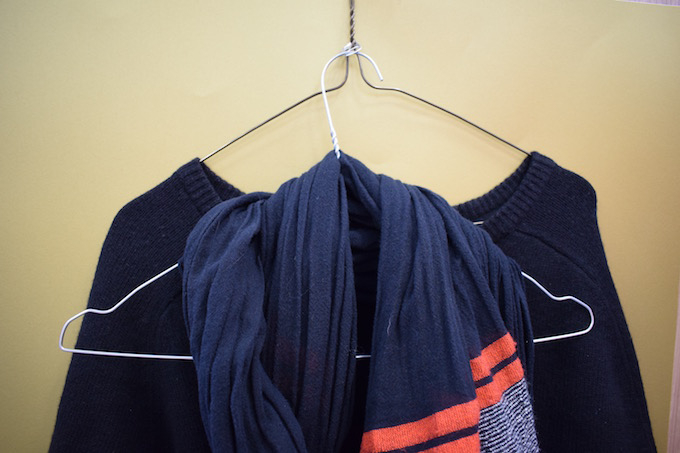can pull coat hanger