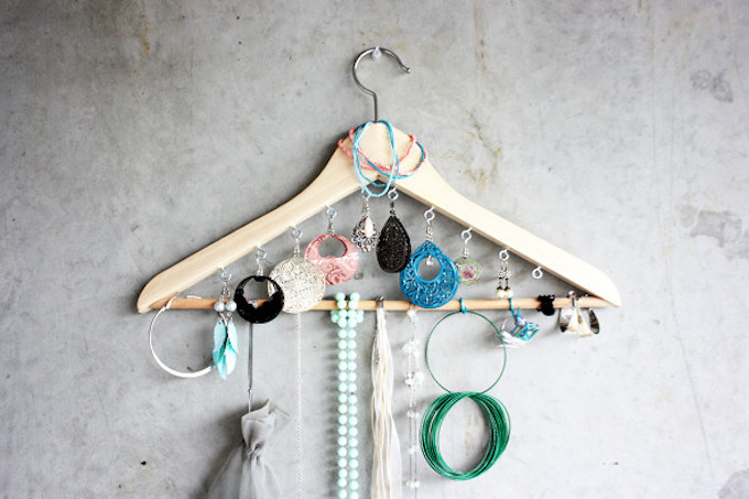 DIY jewellery organiser coat hanger