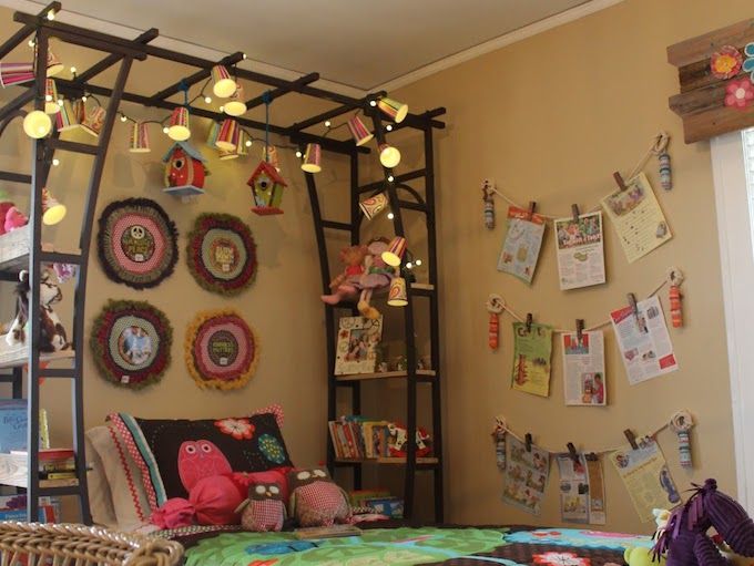 Lattice headboard canopy