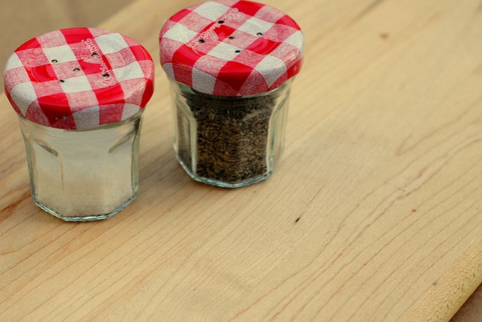 Et voilà - your brand new salt and pepper shakers!