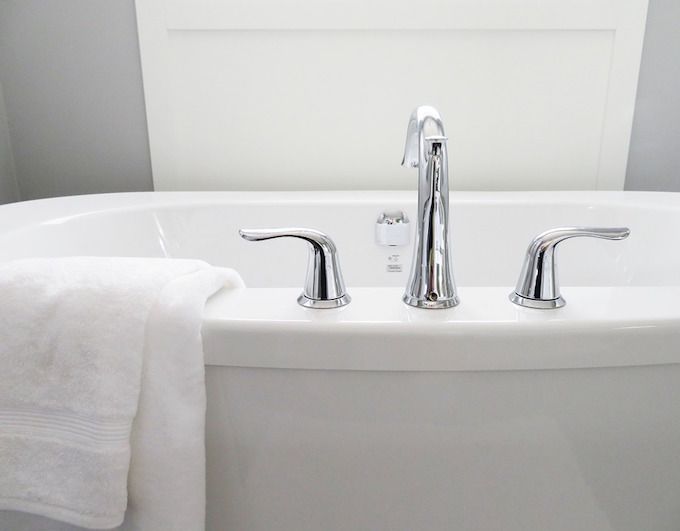 white bathtub