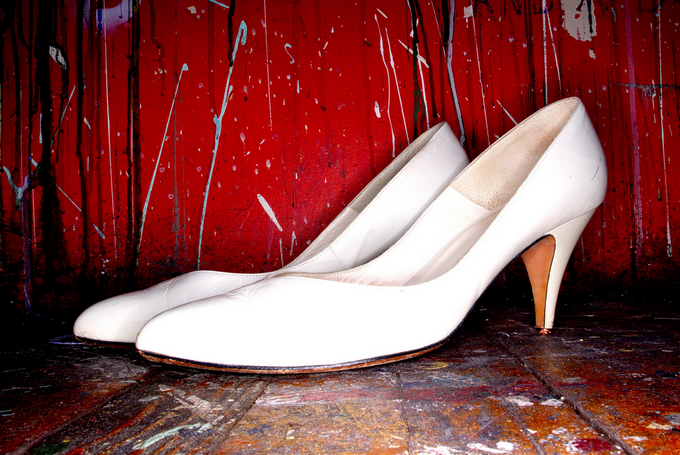 clean shoes using acetone
