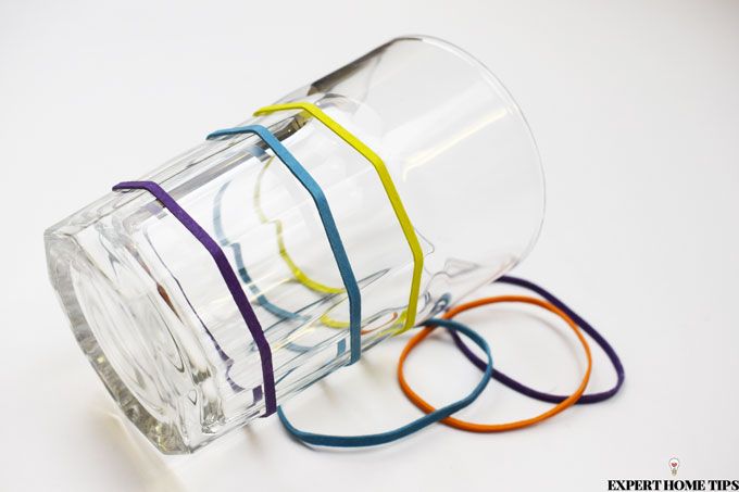 elastic band on glass for grip